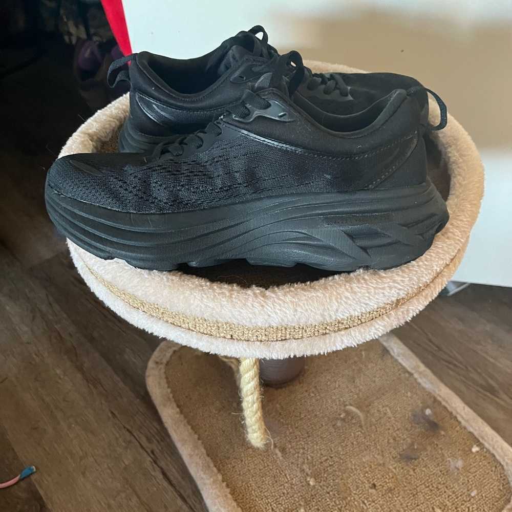 Bodi 8 Hoka all black